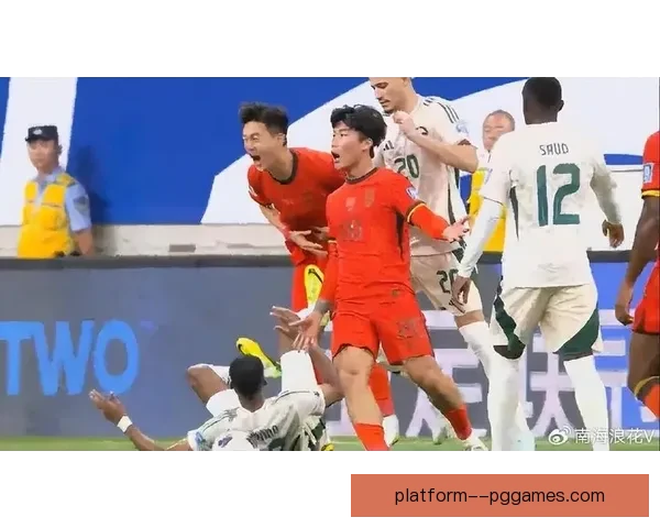 国足主场多打一人却被沙特角球绝杀连败阴影再起球迷叹息低谷何解